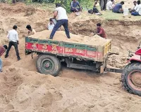జోరుగా ఇసుక అక్రమ  రవాణా   