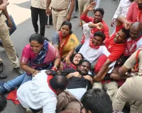 పేదలకు ఇంటి స్థలాలు ఇవ్వాలి