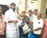 మాజీ ఎమ్మెల్యే కూన శ్రీశైలం గౌడ్ ని కలిసిన వడ్డెర సంఘం అధ్యక్షురాలు