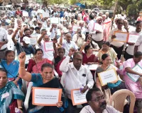 పెన్షనర్ల సమస్యలు పరిష్కరించాలి