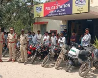 మైనర్లు డ్రైవింగ్ చేయడం చట్ట విరుద్ధం