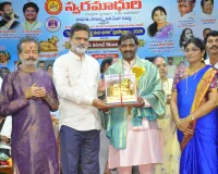 చేపూరి కి స్వర మాధురి స్వర్ణ నంది అవార్డు 