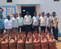 అక్రమ సిలిండర్ల వినియోగంపై దాడులు