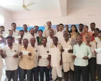 రైతులకు నష్టపరిహారం అందజేత