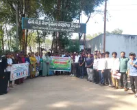 విద్యార్థుల బృందం మానవ నిర్మిత అడవి సందర్శన 