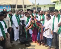 మొక్కజొన్న కొనుగోలు కేంద్రాన్ని ప్రారంభించిన ఎమ్మెల్యే 