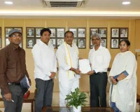 చెత్త డంపింగ్ పై  రైల్వే అధికారికి  వినతి 