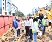 కేబీఆర్ పార్క్ ఫ్లైఓవర్ పనుల పరిశీలన