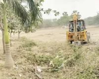 ధాన్యం ఆరబోతకు జెసిబి తో చదును