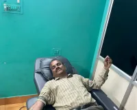 వృద్ధురాలికి రక్త దానం 