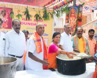 రామ్ రామ్ ఫౌండేషన్ ఆధ్వర్యంలో  అన్నదానం