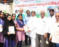 విద్యార్థులకు పుస్తకాల పంపిణీ