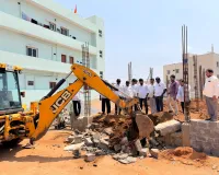 అనుమతి తీసుకొని ఇల్లు నిర్మించుకోవాలి : సర్పంచ్  నవీన్   