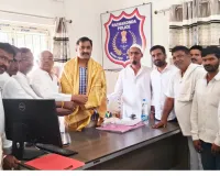 అధికారులకు నియోజకవర్గ సాధన సమితి సన్మానం 