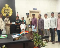 బాధిత పోలీసు కుటుంబాలకు ఆర్థిక సాయం 