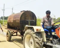 రోడ్డు పై దుమ్ము లేవకుండా చర్యలు 