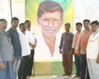 జర్నలిస్టు ప్రసాద్ కు కాంగ్రెస్ నేతల పరామర్శ