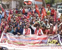 ఆసుపత్రి కార్మికులకు కనీస వేతనం ఇవ్వాలి