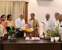 ఎంపీ డాక్టర్ కడియం కావ్య ని కలిసిన  బార్ అసోసియేషన్ అధ్యక్షుడు