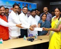 కళ్యాణలక్ష్మి, షాది ముబారక్ చెక్కులు అందజేత 