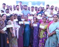 కళ్యాణ లక్ష్మి చెక్కుల పంపిణీ