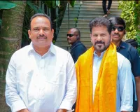 ముఖ్యమంత్రిని సన్మానించిన కాంగ్రెస్  జిల్లా నాయకులు  