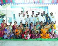 20 ఏళ్ల తర్వాత మళ్లీ కలిసిన పూర్వ విద్యార్థులు