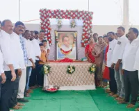 మాజీ ఎంపీటీసీ తండ్రి వర్ధంతికి హాజరైన ఎమ్మెల్యే వీరేశం