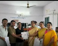 ఎన్యూమరేటర్లకు ఐడి కార్డుల పంపిణీ 