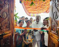 ఇందిరమ్మ ఇల్లు గృహప్రవేశ వేడుకల్లో పాల్గొన్న ప్రజాప్రతినిధులు 
