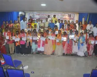 విద్యార్థులు చదువుతో పాటు చక్కని నడవడికను అలవర్చుకోవాలి