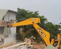 ప్రభుత్వ భూమిని కాపాడిన హైడ్రా రెవెన్యూ అధికారులు 