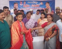 పదోతరగతిలో ప్రతిభ కనబరిచిన విద్యార్థులకు మంత్రి సీతక్క సన్మానం 