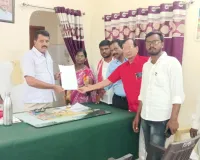 మహిళను ఇబ్బంది పెడుతున్న సర్పంచ్ పై కఠిన చర్యలు తీసుకోవాలి 