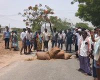 గుండాలలో ధాన్యం తూకం అక్రమాలపై రైతుల ఆందోళన