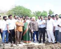 కింది బజార్ చెరువు కట్ట సుందరీకరణ పనులను పరిశీలించిన జగ్గారెడ్డి,నిర్మల