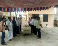మృతుడి కుటుంబాన్ని పరామర్శించిన  కాంగ్రెస్ నాయకులు 