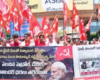 మోదీ ఆర్థిక విధానాలతో దేశం సంక్షోభం వైపు
