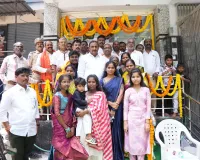 ఫోటో స్టూడియో ను ప్రారంభించిన ఎమ్మెల్యే అరికెపూడి గాంధీ