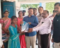 పాఠ్య పుస్తకాలు పంపిణీ. -  జిల్లా విద్యాశాఖ అధికారి  ఏ . సత్యనారాయణ మూర్తి .