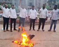ఓయూలో ముఖ్యమంత్రి దిష్టిబొమ్మ దగ్ధం 
