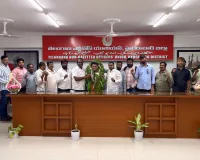ముజీబ్ ను సన్మానించిన టీఎన్జీవోస్  నేత రాజ్ కుమార్ 