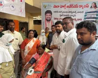 మృతుడి కుటుంబానికి పూర్వ విద్యార్థుల ఆర్ధిక సహాయం