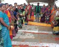 ఉమ్మాపూర్ గ్రామంలో వర్షాల కోసం గ్రామ దేవతలకు జలాభిషేకం 