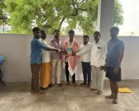 ఉత్తమ మార్కులు తెచ్చుకున్న విద్యార్థికి సన్మానం