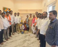 ఇందిరమ్మ ఇల్లు ప్రారంభించిన కాంగ్రెస్ నాయకులు