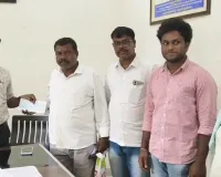 నష్టపరిహారం చెక్కుల పంపిణీ