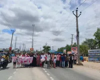 రామన్నపేట–అమ్మనబోలు రూట్లో ఆర్టీసీ బస్సును పునరుద్ధరించాలని రాస్తా రోకో  