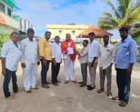 సీఎం ఆర్ ఎఫ్ చెక్కును అందజేసిన మాజీ ఎమ్మెల్యే