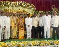 నూతన వధూవరులను ఆశీర్వదించిన  అజయ్ కుమార్ యాదవ్ 